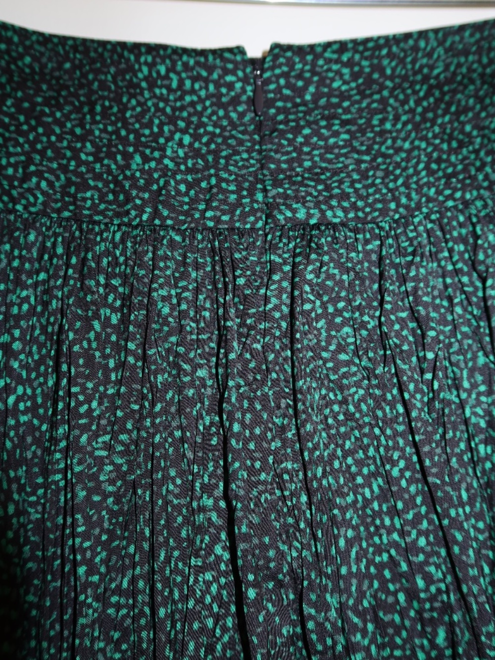 Banana Republic Green and Black Polka Dotted A line Mini Skirt Size 10 - Picture 5 of 7